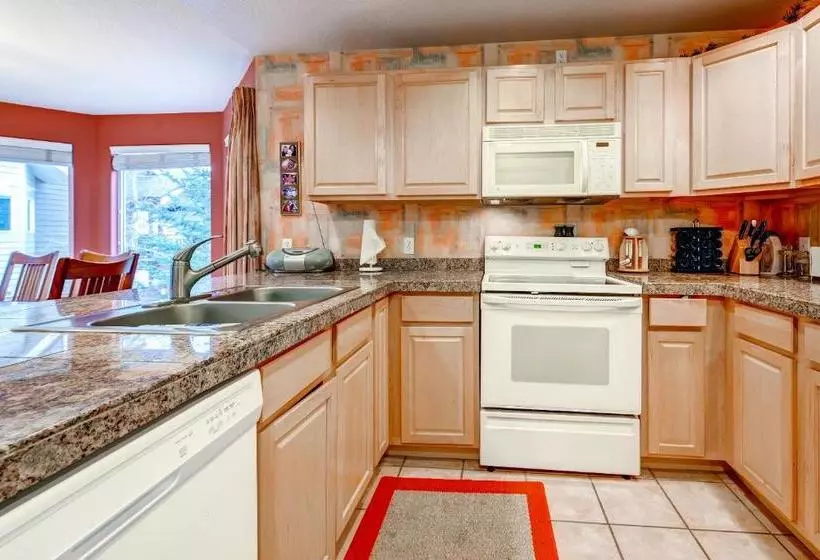 Three Bedroom Spacious Condo 206 At Bay Club