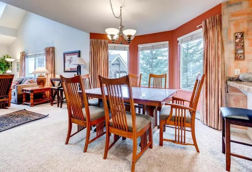 Three Bedroom Spacious Condo 206 At Bay Club