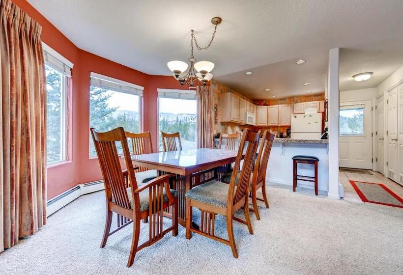 Three Bedroom Spacious Condo 206 At Bay Club