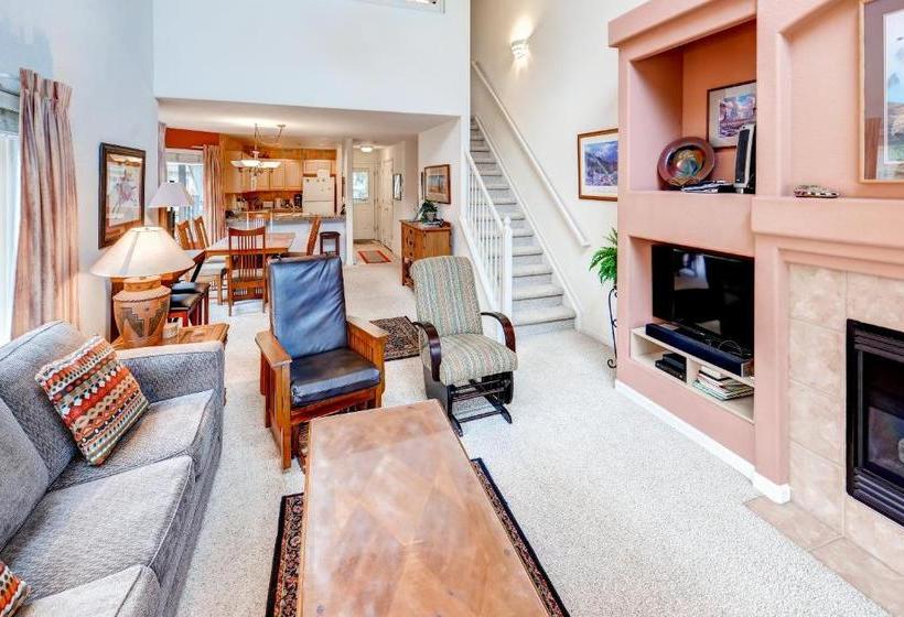 Three Bedroom Spacious Condo 206 At Bay Club