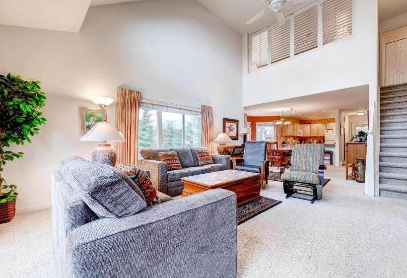 Three Bedroom Spacious Condo 206 At Bay Club