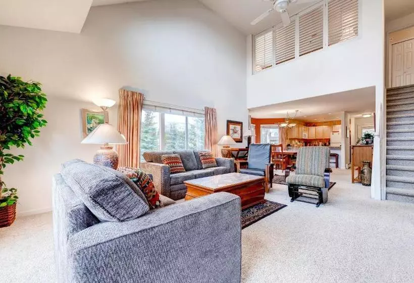 Three Bedroom Spacious Condo 206 At Bay Club