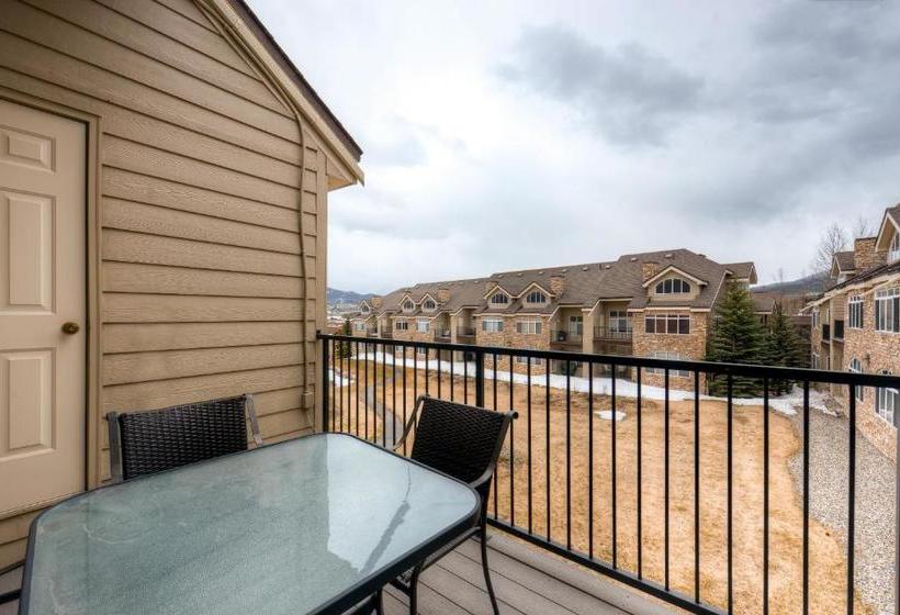 Three Bedroom Spacious Condo 206 At Bay Club