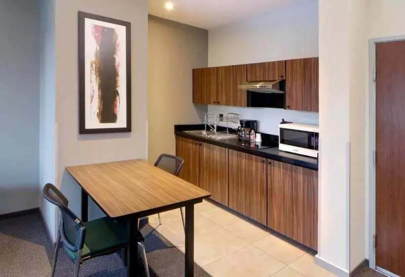 City Express Suites by Marriott Ciudad de México Santa Fe