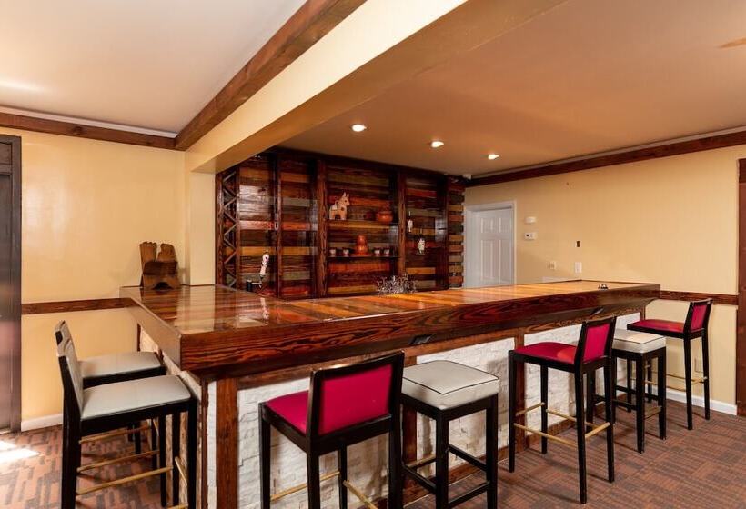 Отель Carolina Pine Inn Near Southern Pines Pinehurst