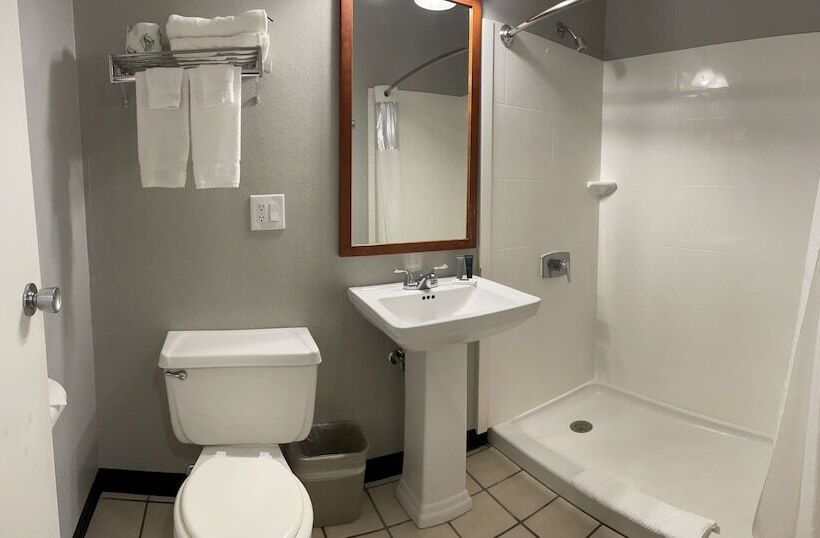 Отель Carolina Pine Inn Near Southern Pines Pinehurst