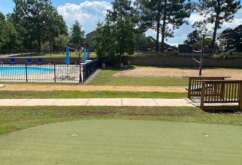 Отель Carolina Pine Inn Near Southern Pines Pinehurst