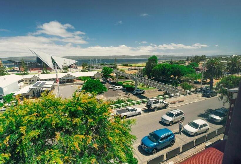 בית מלון כפרי Six Degrees Boutique