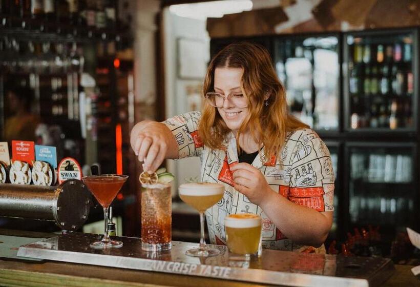 בית מלון כפרי Six Degrees Boutique