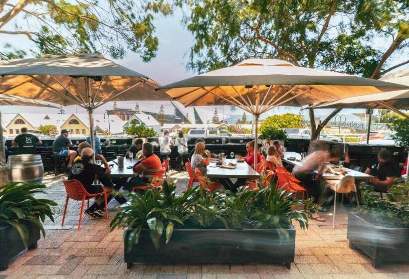 בית מלון כפרי Six Degrees Boutique