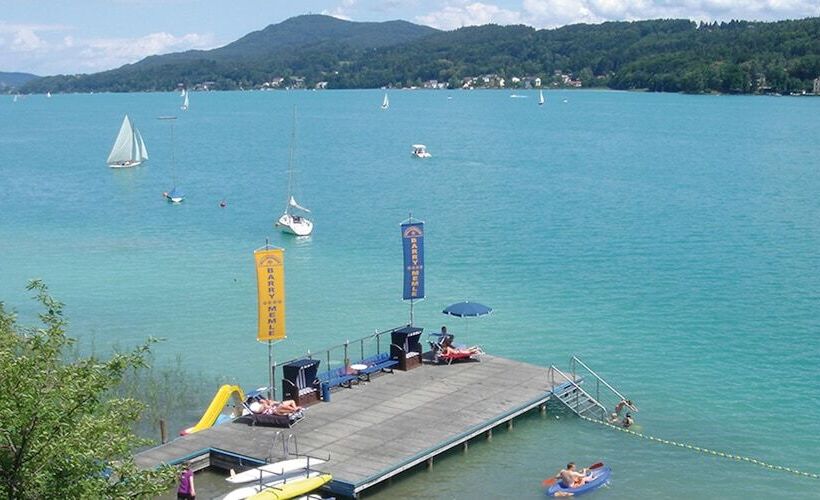 Resort Barry Memle Directly At The Lake