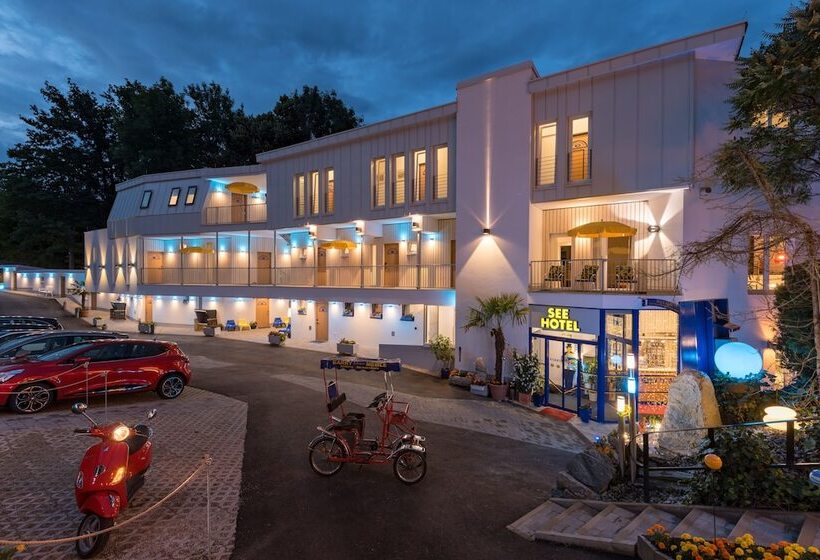 Resort Barry Memle Directly At The Lake