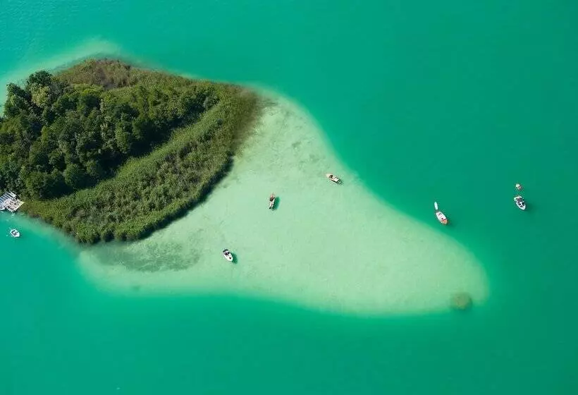منتجع Barry Memle Directly At The Lake
