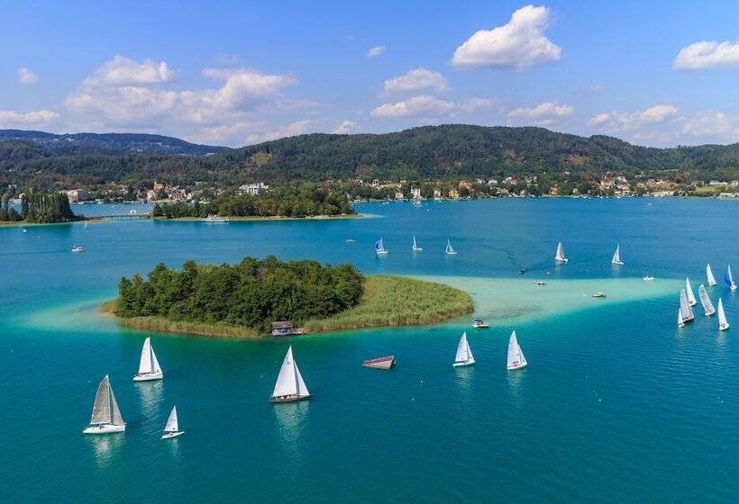 Resort Barry Memle Directly At The Lake