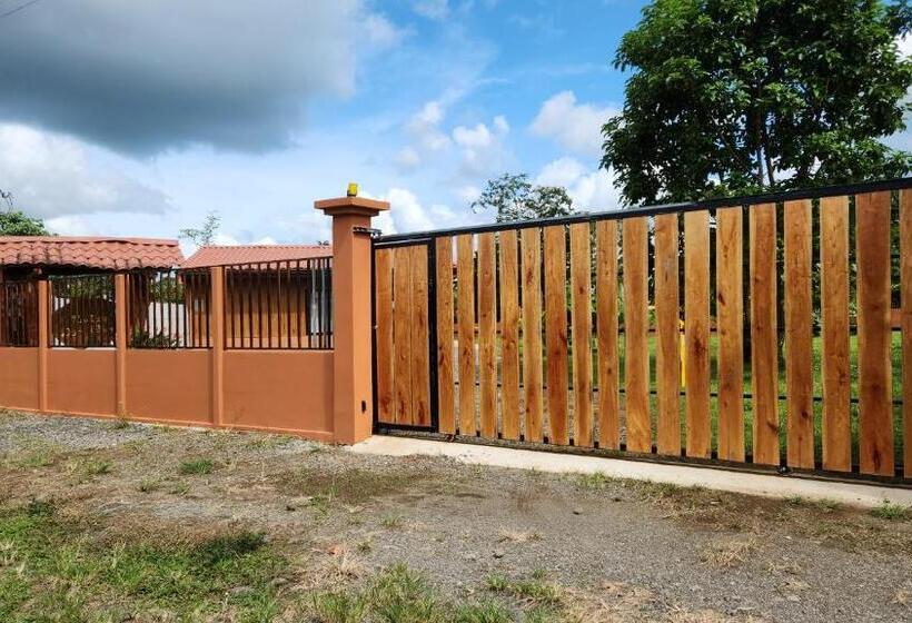 پانسیون Rústicas Dani & Fam