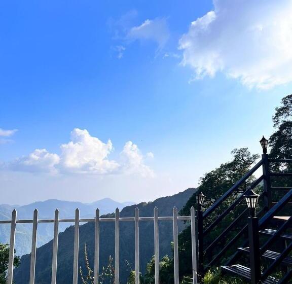 リゾートホテル Into The Wild Stays