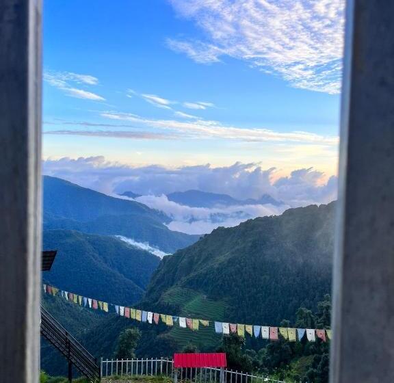 リゾートホテル Into The Wild Stays