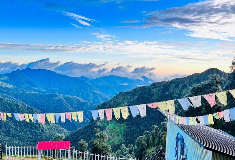 リゾートホテル Into The Wild Stays