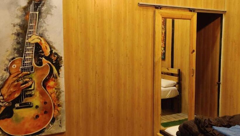 リゾートホテル Into The Wild Stays