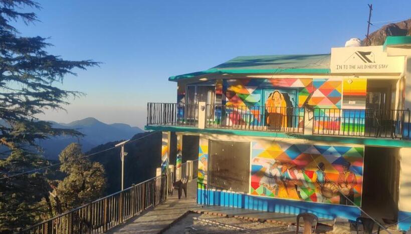 リゾートホテル Into The Wild Stays