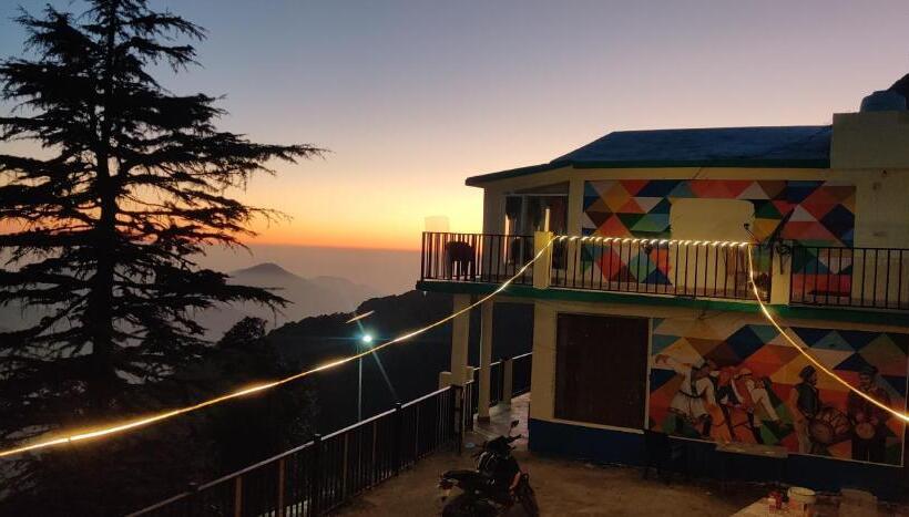 リゾートホテル Into The Wild Stays