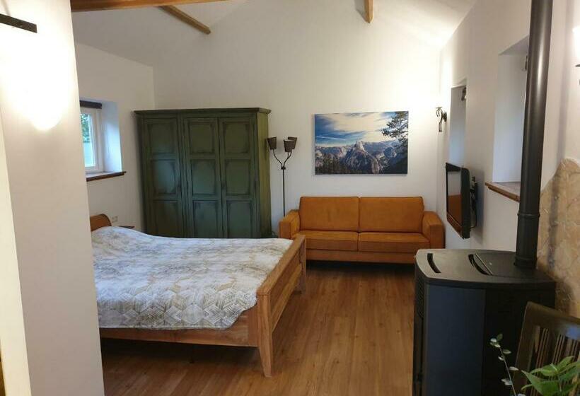 Bed & Breakfast The Walnut Tree