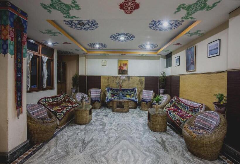 هتل Collection O The Ridge