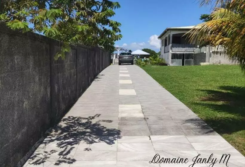 پانسیون Bungalow Corail Au Domaine De Janky M   Calme Et Piscine