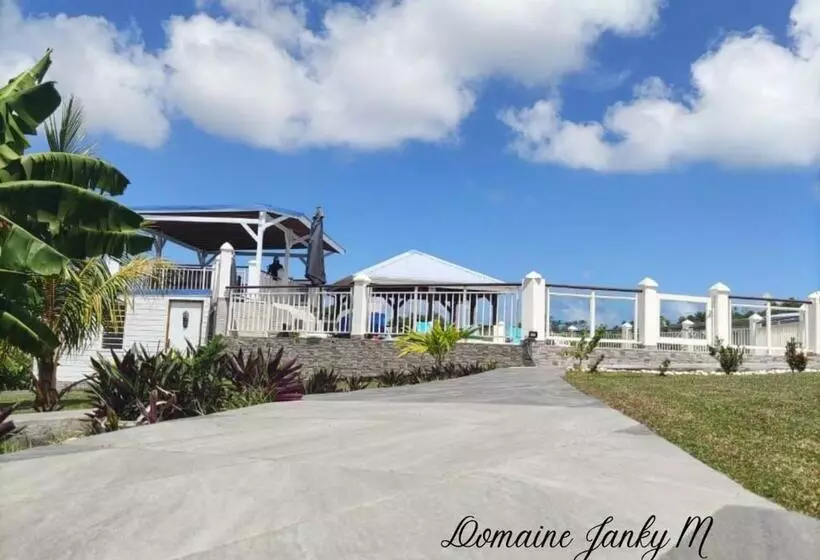 پانسیون Bungalow Corail Au Domaine De Janky M   Calme Et Piscine