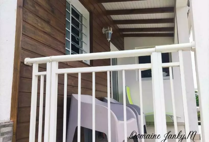 پانسیون Bungalow Corail Au Domaine De Janky M   Calme Et Piscine