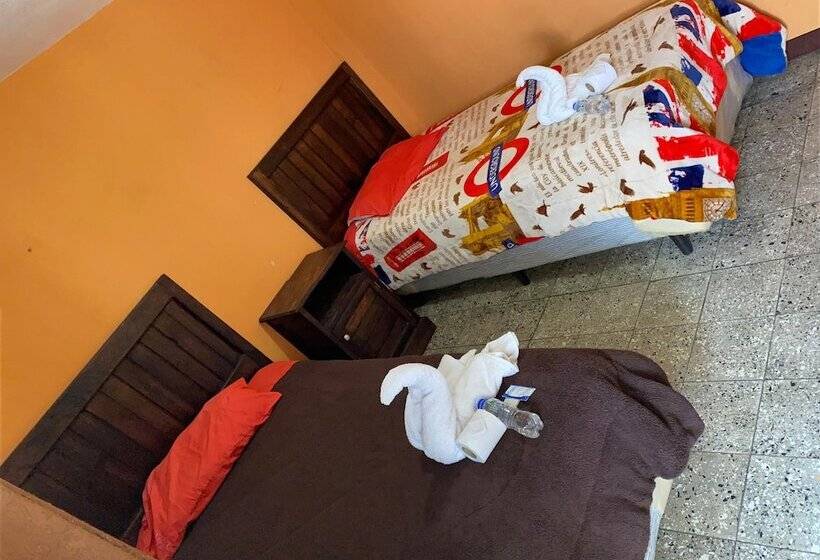 پانسیون Del Ferrocarril