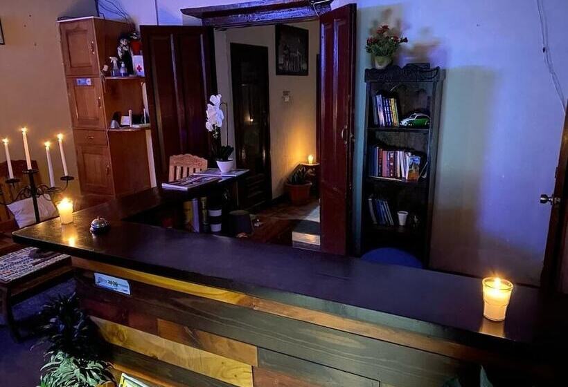 پانسیون Del Ferrocarril