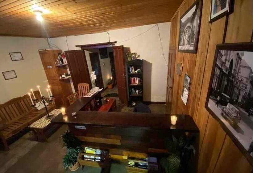 پانسیون Del Ferrocarril