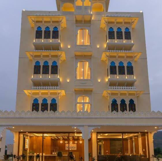 Отель Arista A Luxury Boutique