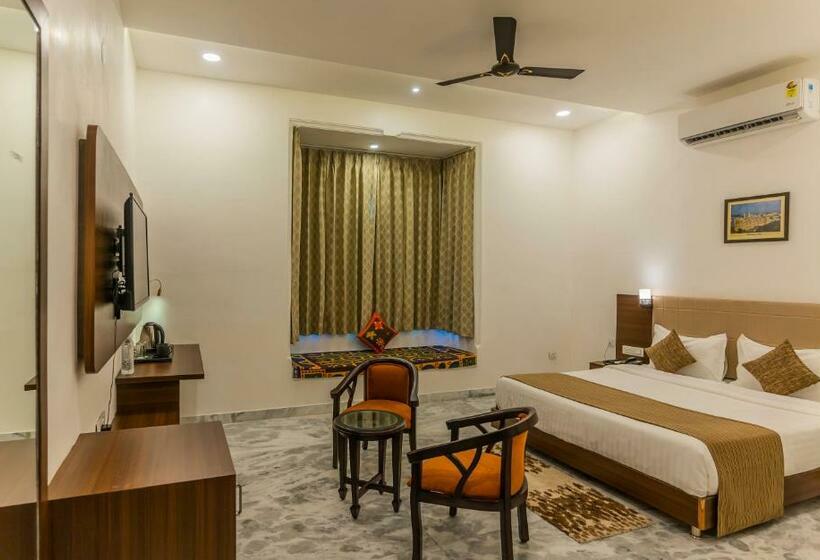 Отель Arista A Luxury Boutique