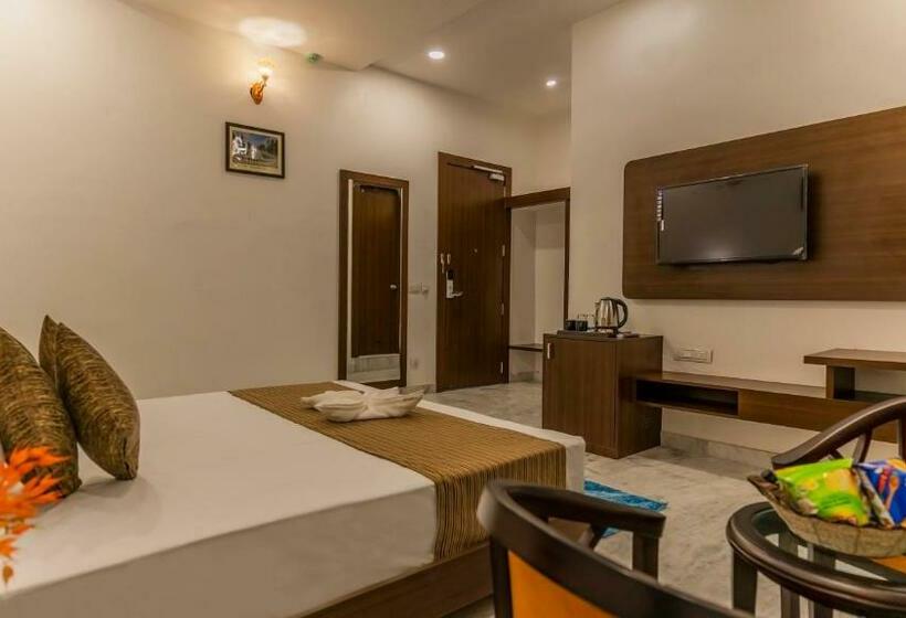 Отель Arista A Luxury Boutique