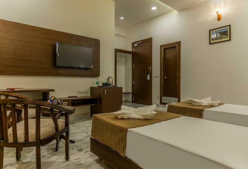 Отель Arista A Luxury Boutique