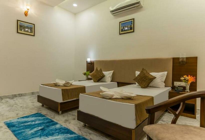 Отель Arista A Luxury Boutique