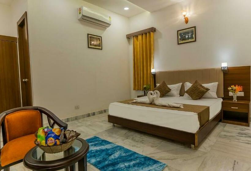 Отель Arista A Luxury Boutique