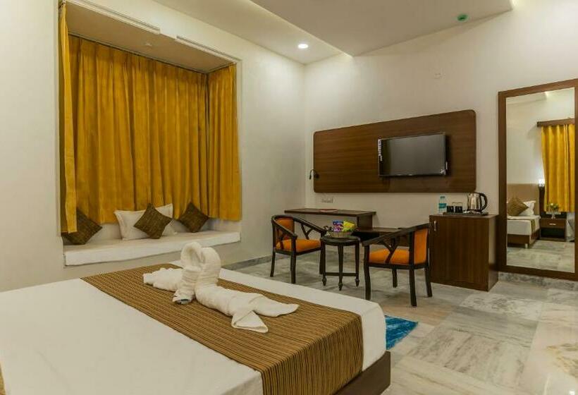 Отель Arista A Luxury Boutique