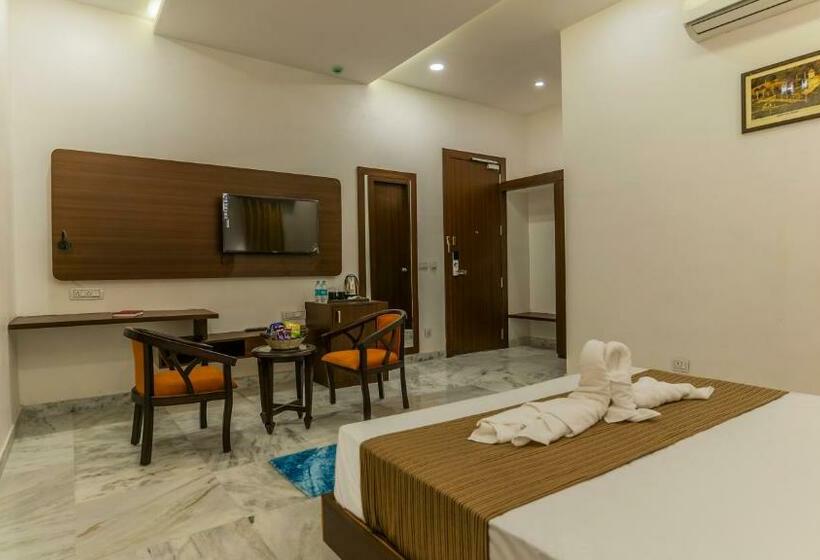 Отель Arista A Luxury Boutique