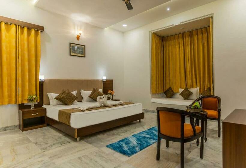 Отель Arista A Luxury Boutique