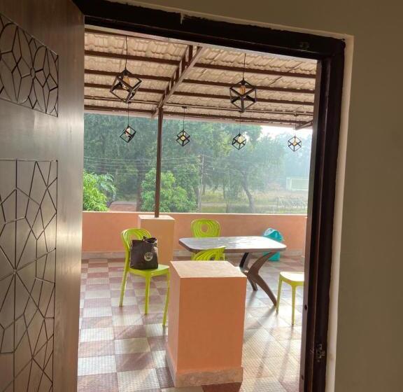 בית מלון כפרי Erisha Tadoba