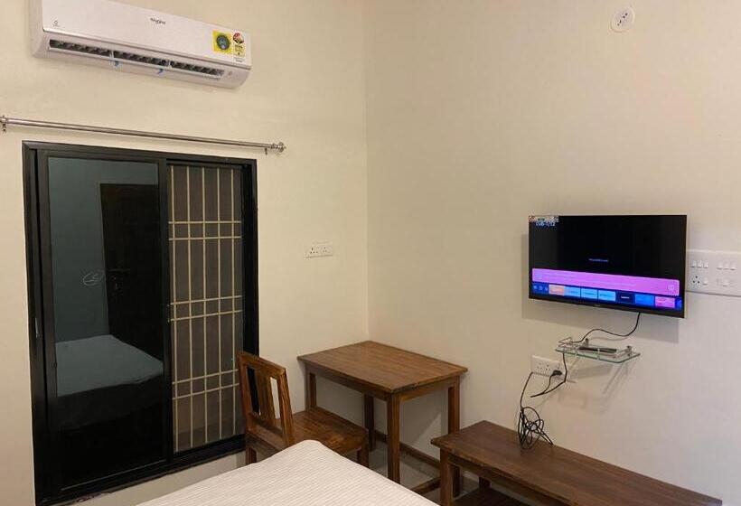 בית מלון כפרי Erisha Tadoba