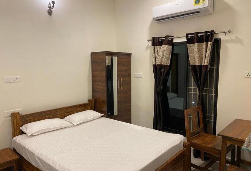 בית מלון כפרי Erisha Tadoba