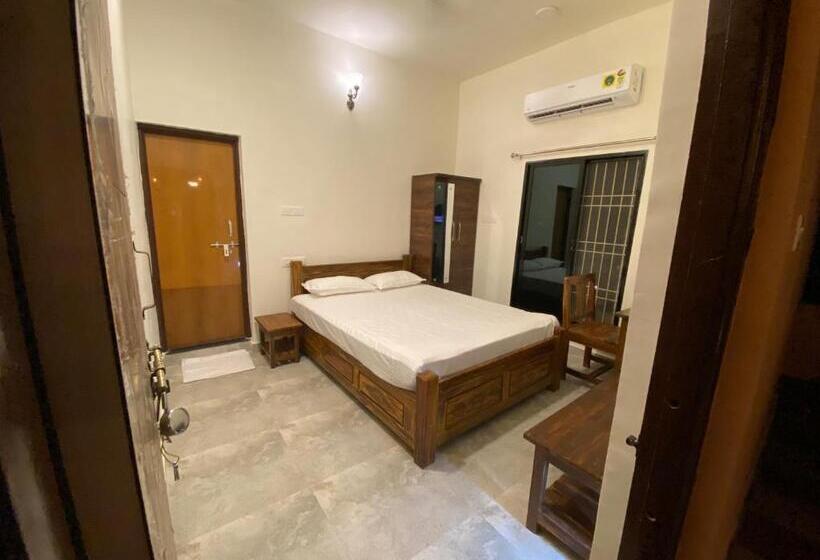 בית מלון כפרי Erisha Tadoba