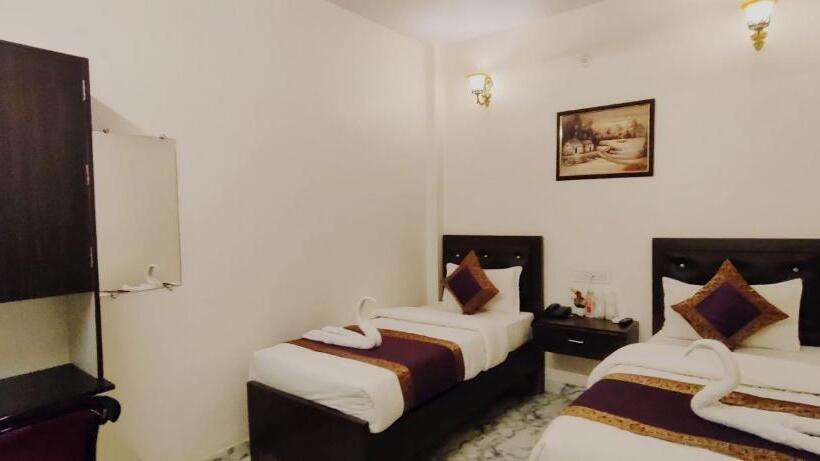 Отель Shanti Inn