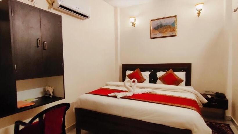 Отель Shanti Inn