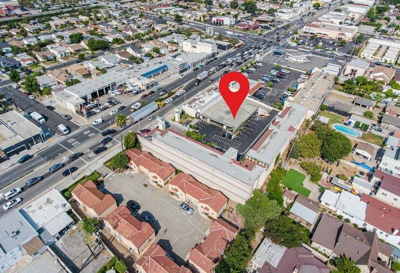 מוטל Omeo Suites