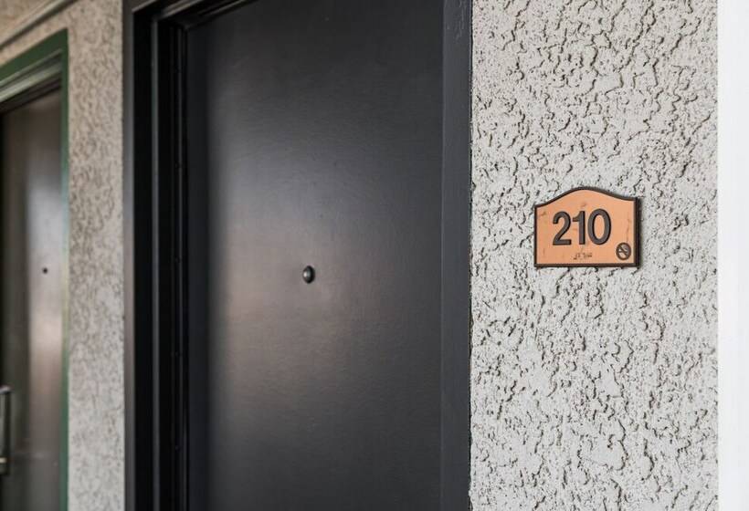 מוטל Omeo Suites